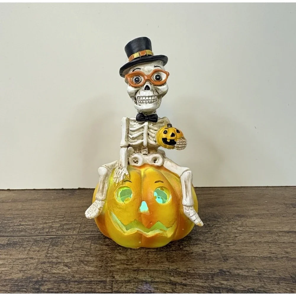 Halloween Skeleton On Pumpkin 4.5